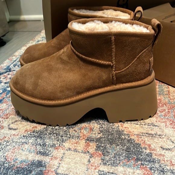 UGG Chestnut Shearling Lined Boots - Picture 10 of 16